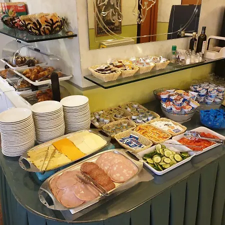 Azalea 3* באוונו