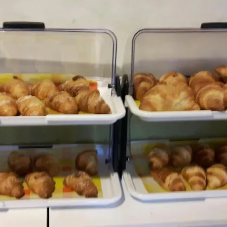 Azalea 3* באוונו