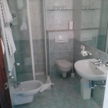 Azalea Отель Бавено