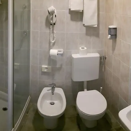 Azalea 3* באוונו