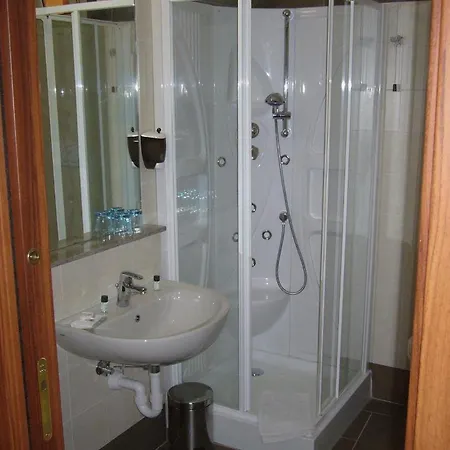 Azalea 3* באוונו